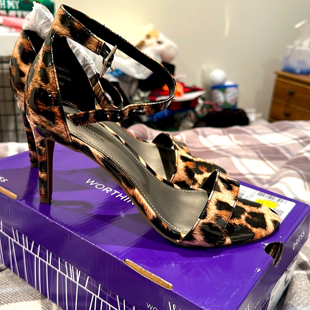 Worthington - Bristol leopard strapping heels